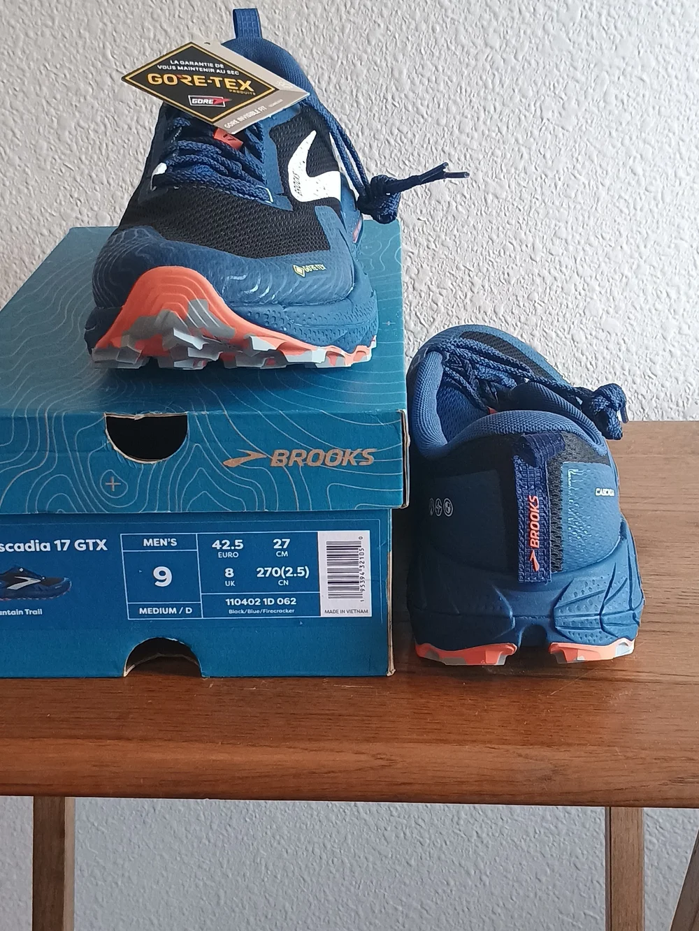 Brooks Kids' Cascadia 17 GTX Trail Shoe - Navy/Coral